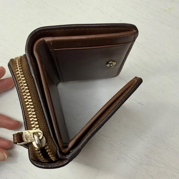 Coach Small Trifold Wallet In Blocked Signature Canvas - Picture 4 of 8